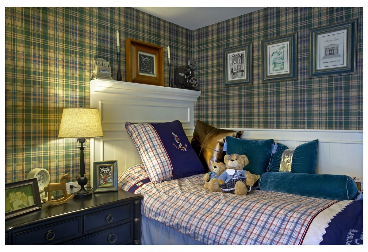 绿色格子壁纸,将趣味童趣装饰在儿童房之中.