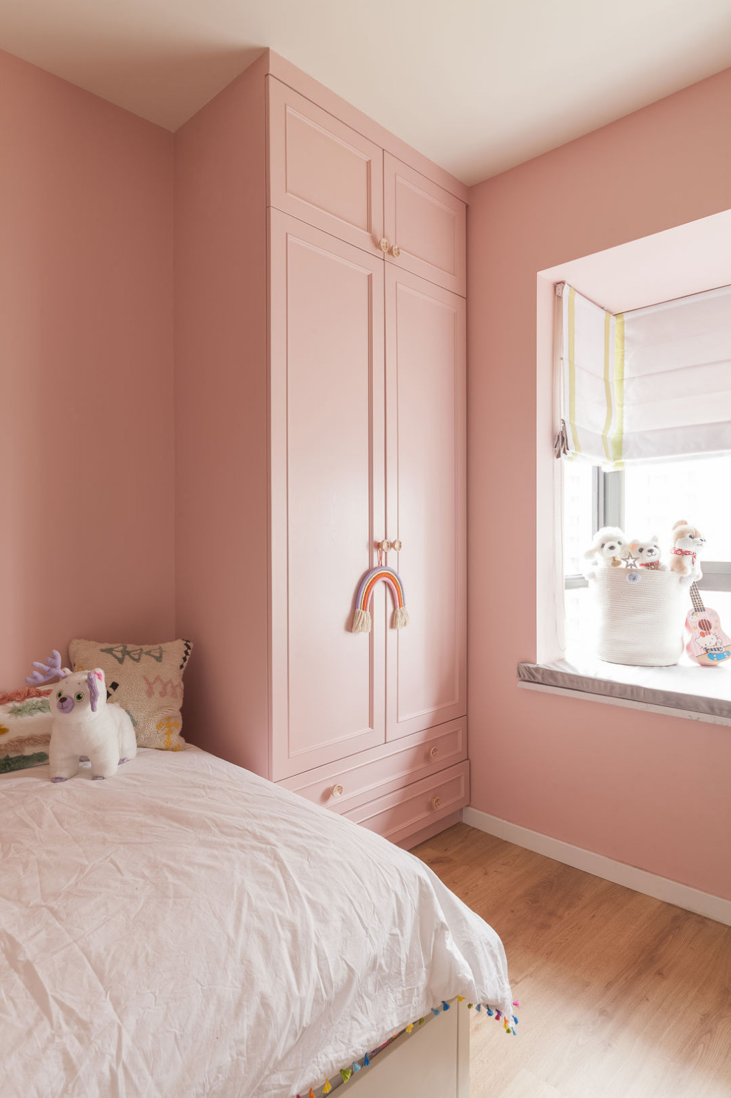 75现代三房装修效果图,超温柔治愈马卡龙色系装修案例效果图-齐家装修