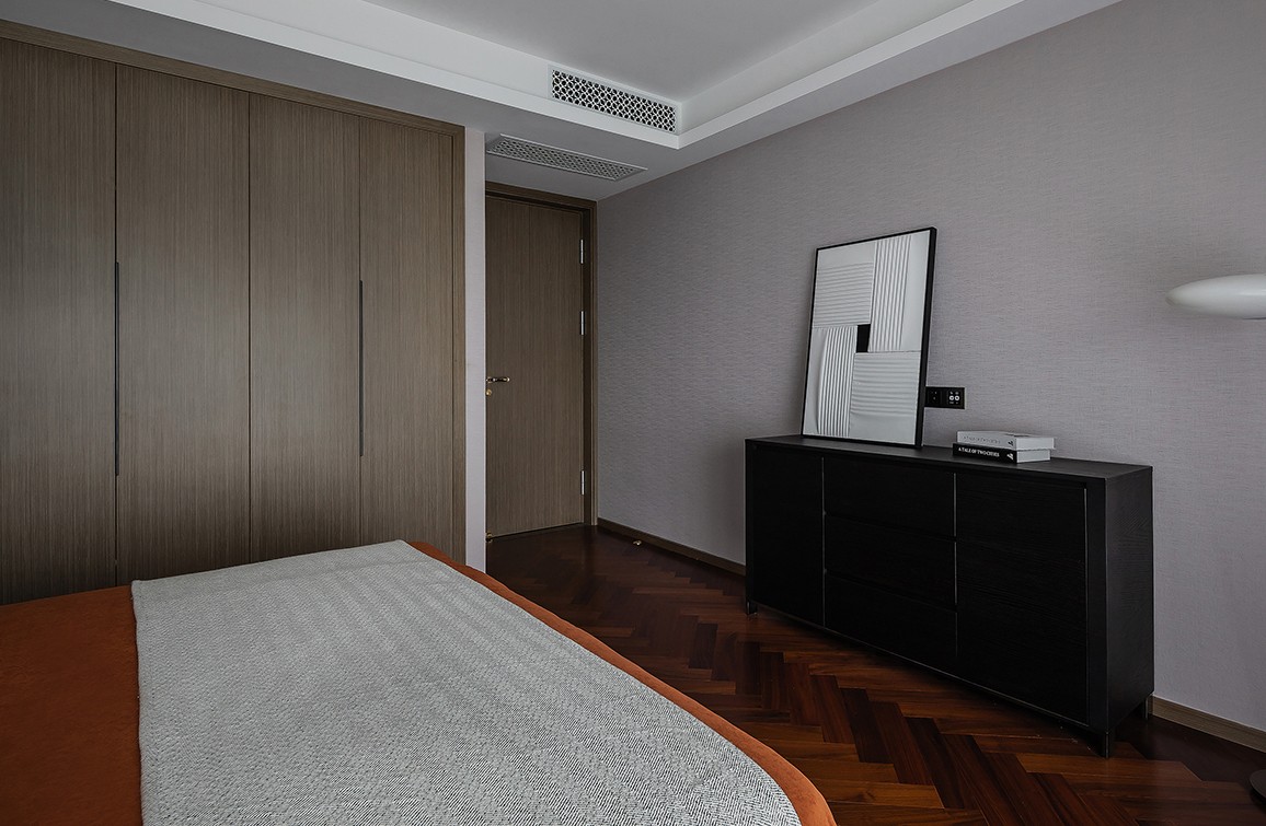 黑白灰加点亮色的简约风格