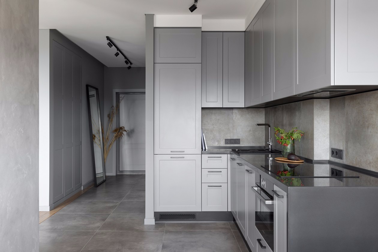 厨房橱柜配以深灰色,营造出工业风