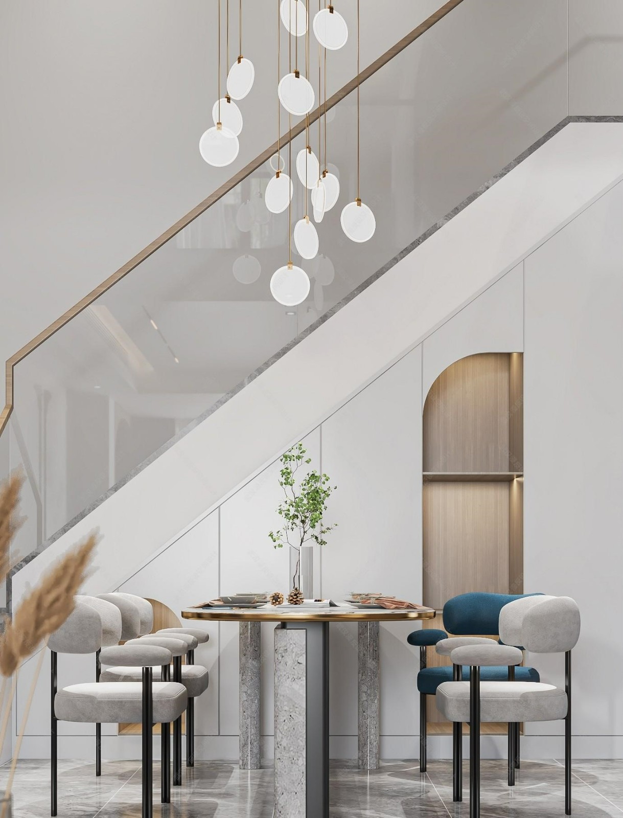 简洁大方的楼梯钢化玻璃护栏,加上香槟色扶手,轻奢感十足.