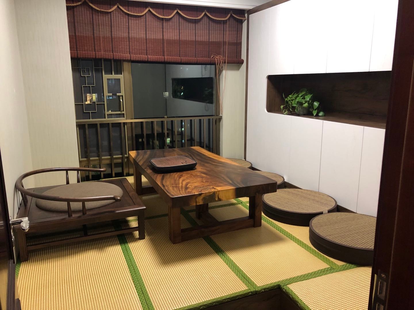 为了填充室内空间,会在一些不适合做卧室的位置,改为茶室,壹物壹茶,皆