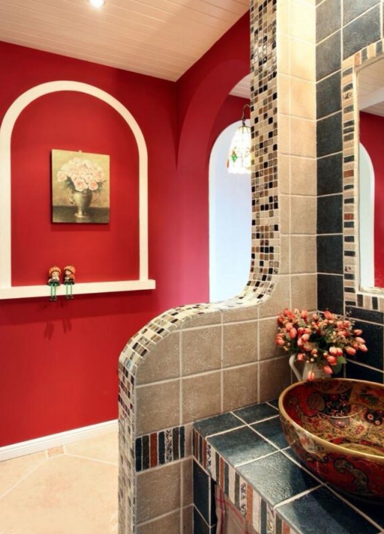 卫生间的红色,让人想起了无数关于它的联想