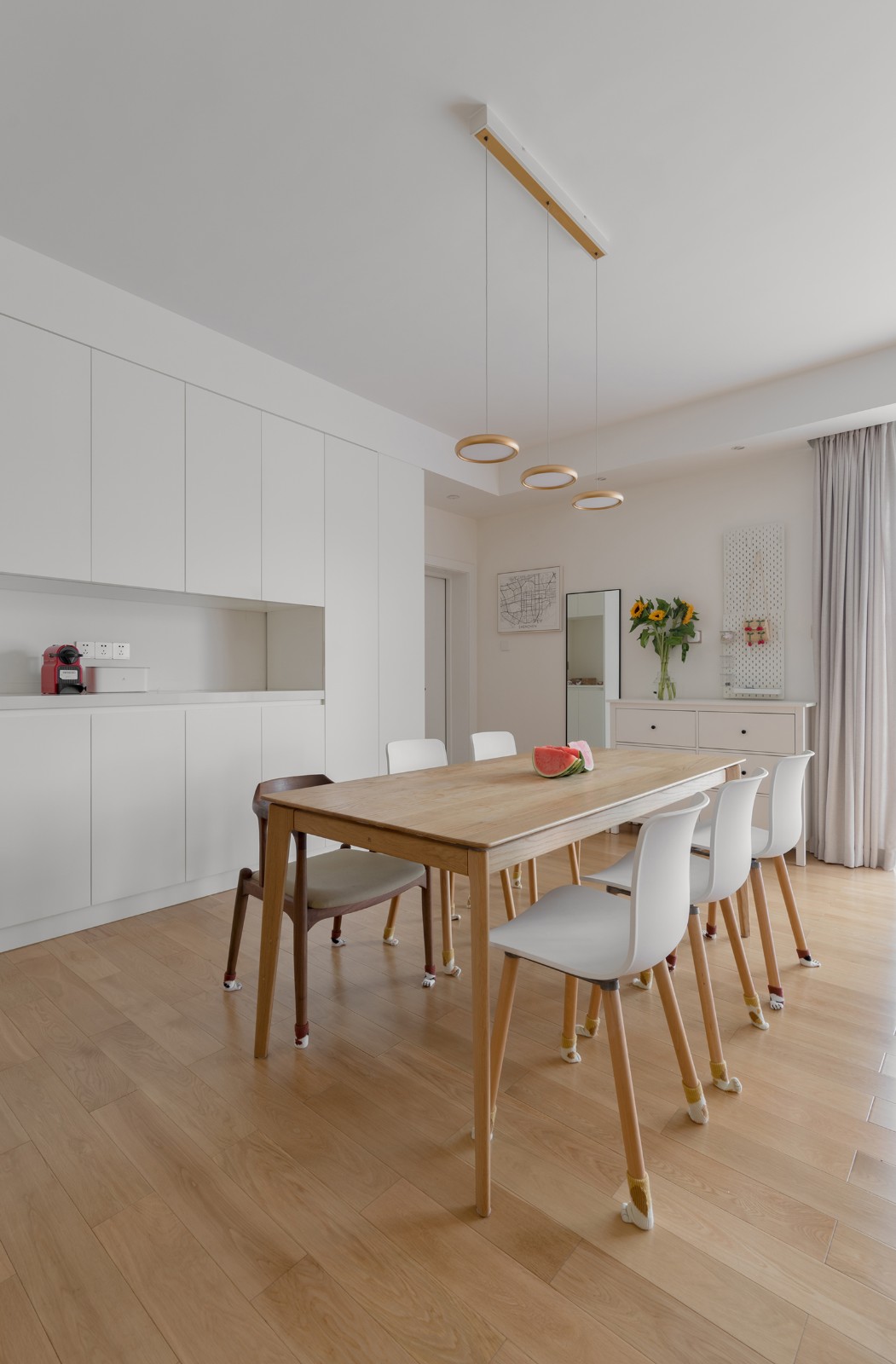 原木色和白色哑光到哪里都是孪生兄弟.