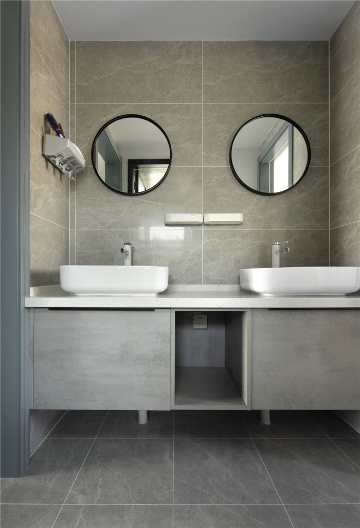 阳台与客厅之间的移门拆除,增加客厅阳台的空间感.3.