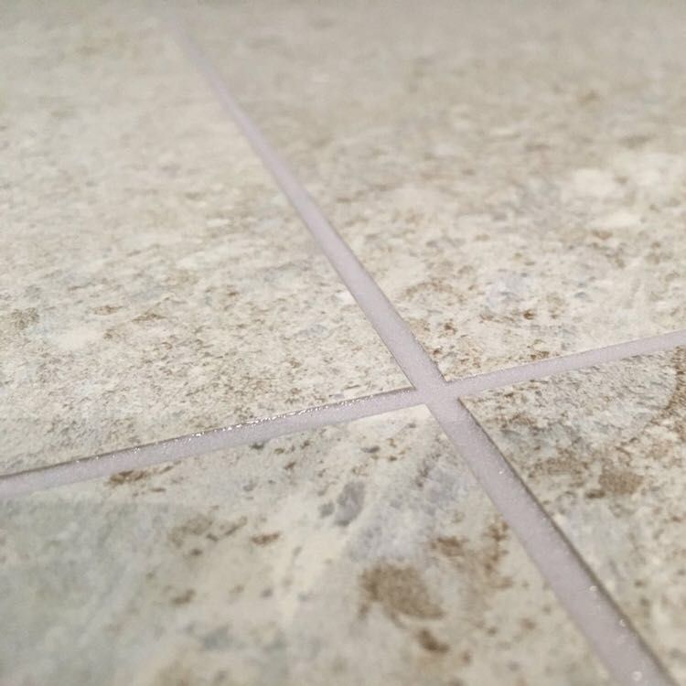 漂亮的瓷砖填缝