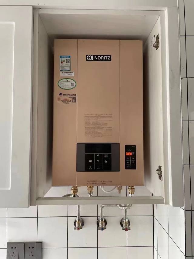 能率热水器装在柜子里