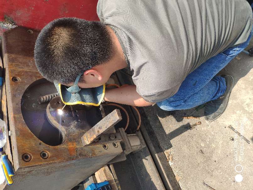 专业电焊工上门取断螺丝